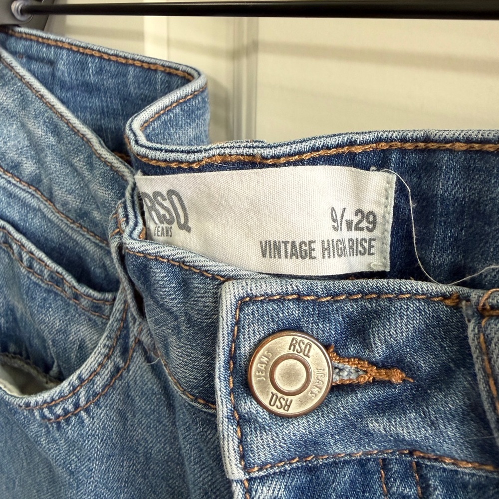 RSQ Vintage High Rise Denim Button Fly Shorts. Size 9/29 juniors - Picture 2 of 9